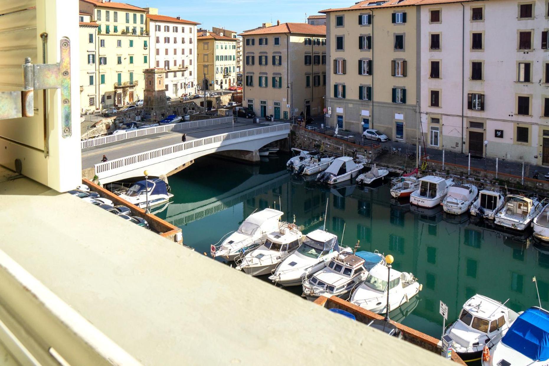 Near The Port-Elegante Appartamento Con Vista Sui Canali Livorno Exteriér fotografie