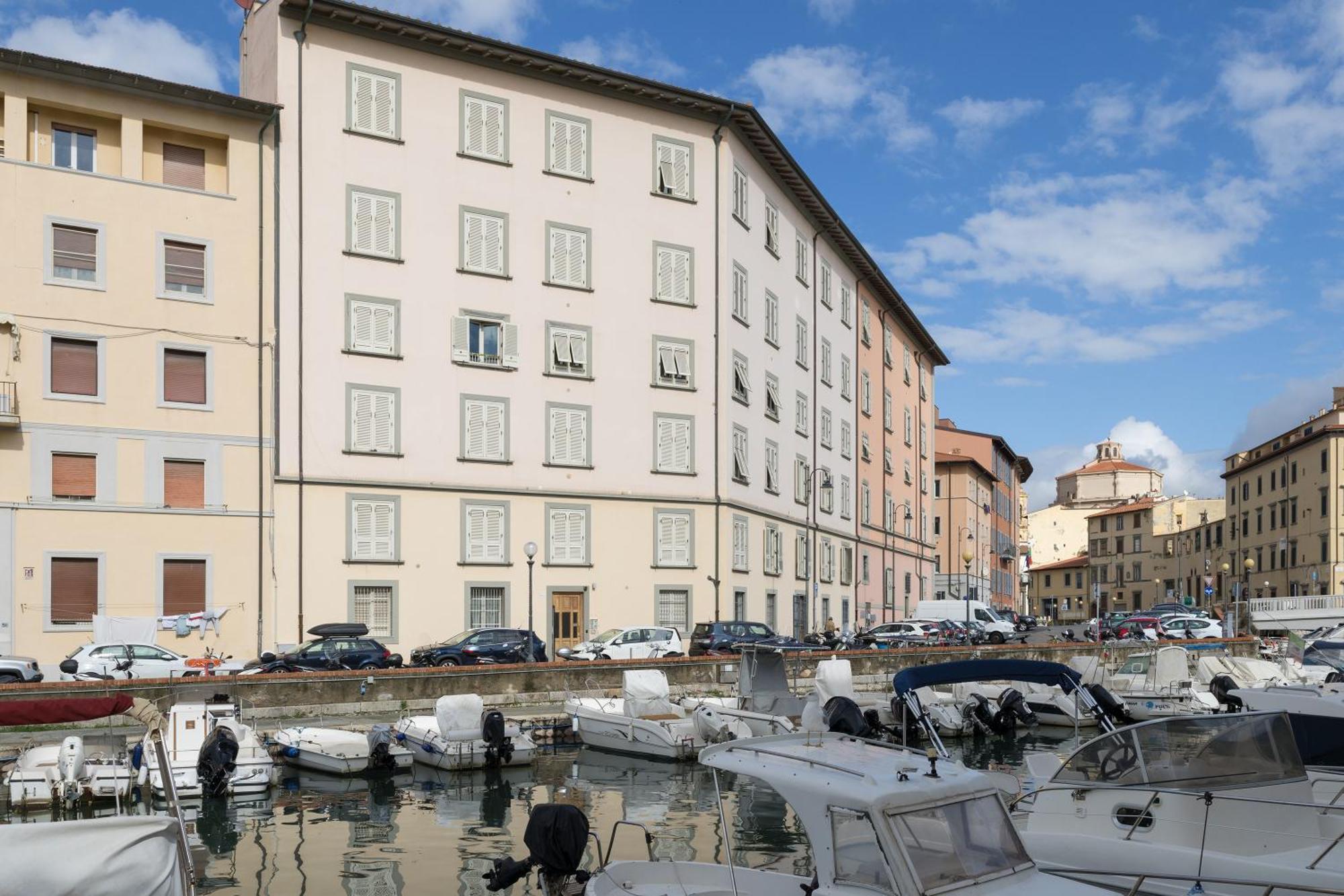 Near The Port-Elegante Appartamento Con Vista Sui Canali Livorno Exteriér fotografie