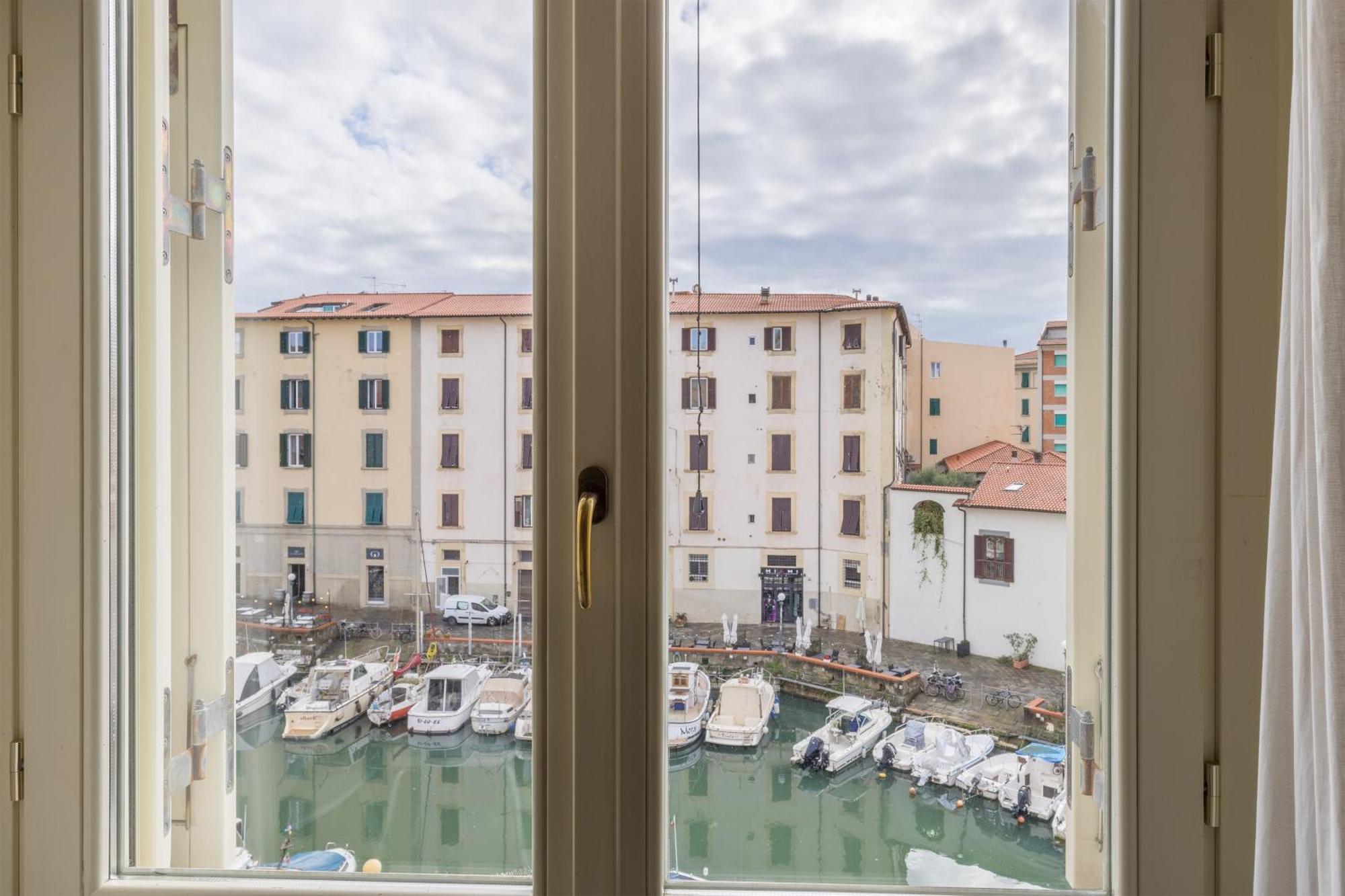 Near The Port-Elegante Appartamento Con Vista Sui Canali Livorno Exteriér fotografie
